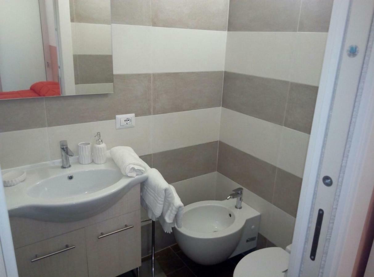 Gradoni Di Chiaia Twenty Three Bed & Breakfast Наполи Екстериор снимка