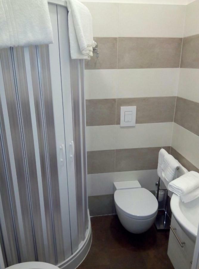 Gradoni Di Chiaia Twenty Three Bed & Breakfast Наполи Екстериор снимка