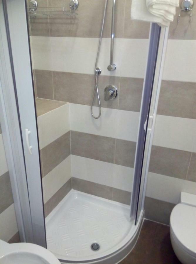 Gradoni Di Chiaia Twenty Three Bed & Breakfast Наполи Екстериор снимка