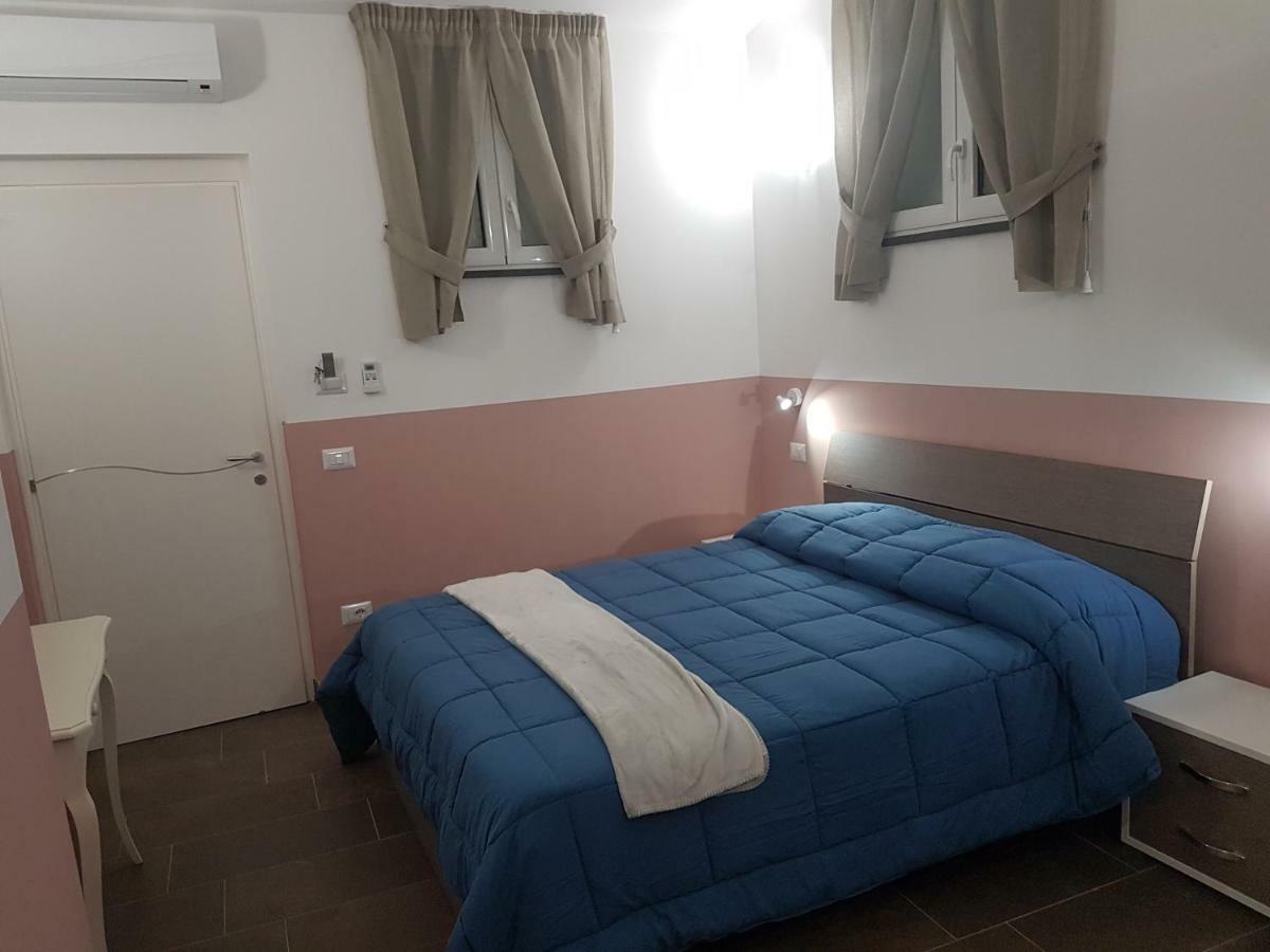 Gradoni Di Chiaia Twenty Three Bed & Breakfast Наполи Екстериор снимка