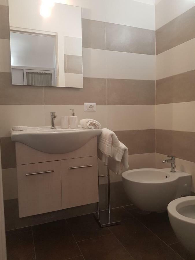 Gradoni Di Chiaia Twenty Three Bed & Breakfast Наполи Екстериор снимка