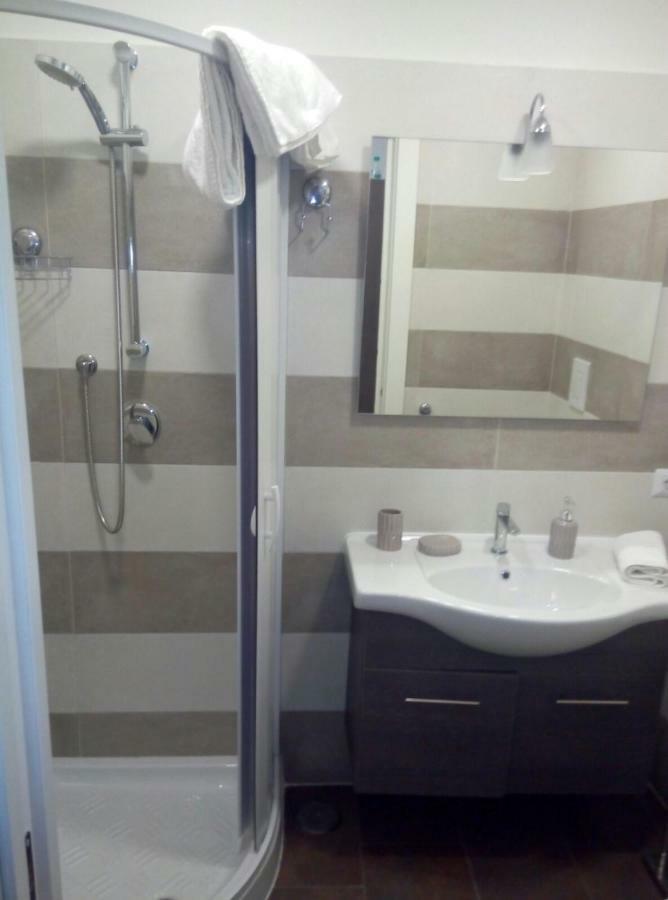 Gradoni Di Chiaia Twenty Three Bed & Breakfast Наполи Екстериор снимка