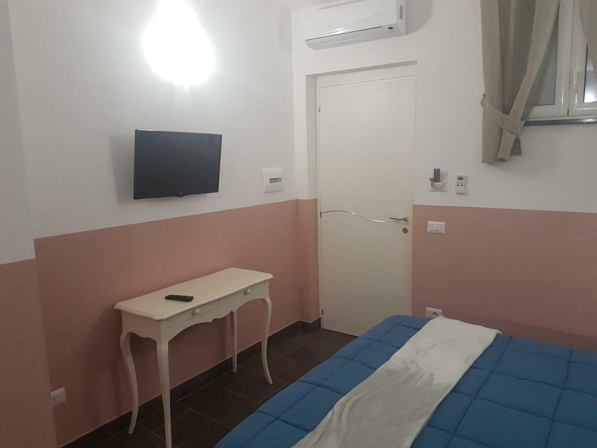 Gradoni Di Chiaia Twenty Three Bed & Breakfast Наполи Екстериор снимка