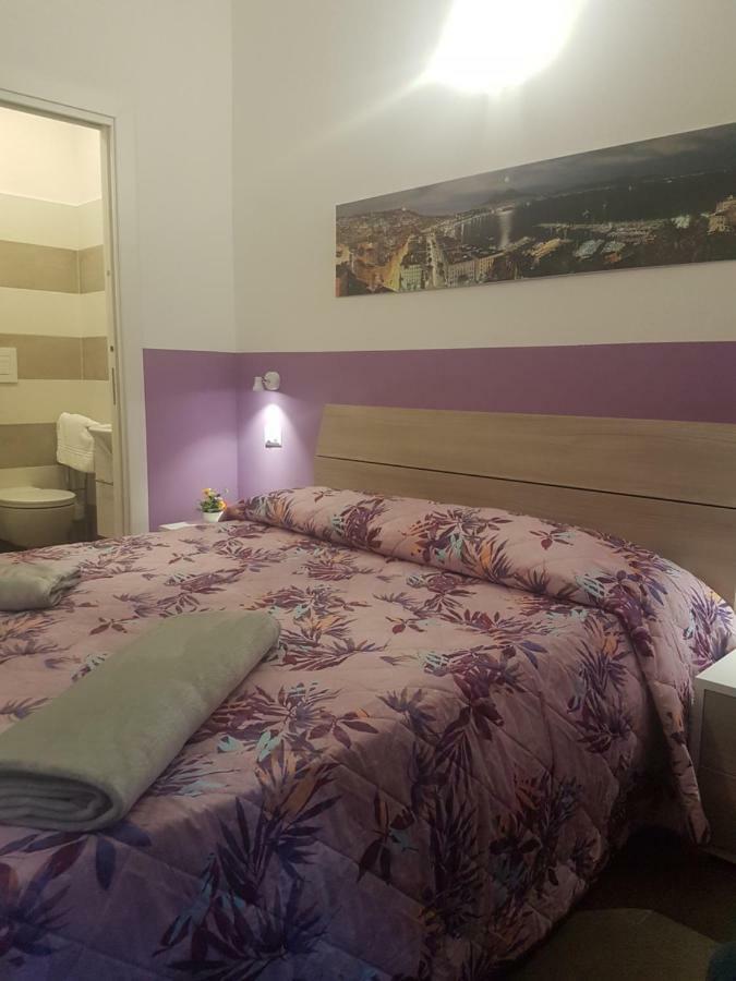 Gradoni Di Chiaia Twenty Three Bed & Breakfast Наполи Екстериор снимка