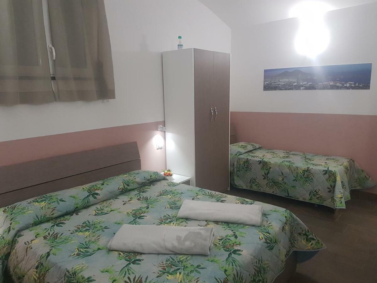 Gradoni Di Chiaia Twenty Three Bed & Breakfast Наполи Екстериор снимка